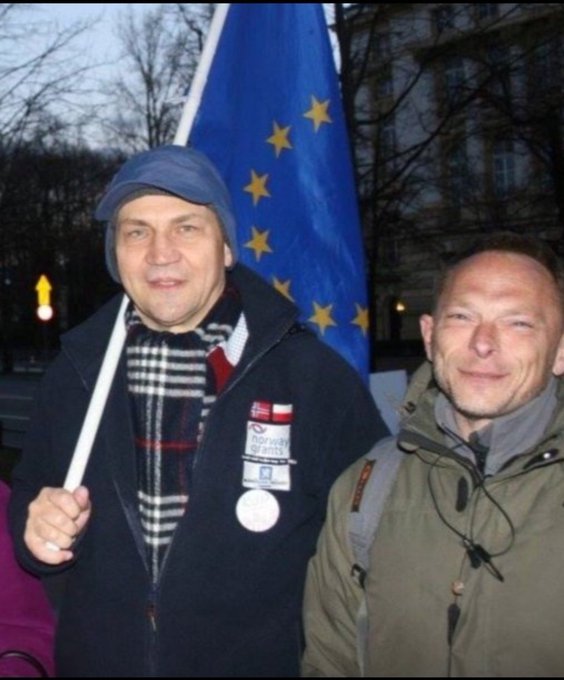 Edyta 🇵🇱❤🇵🇱 (@edys74) on Twitter photo <a href="/mmagierowski/">Marek Magierowski</a> Przecież to jest ten sikorski, czego można się spodziewadź, po tak małym człowieku. <a href="/mmagierowski/">Marek Magierowski</a> Przecież to jest ten sikorski, czego można się spodziewadź, po tak małym człowieku.