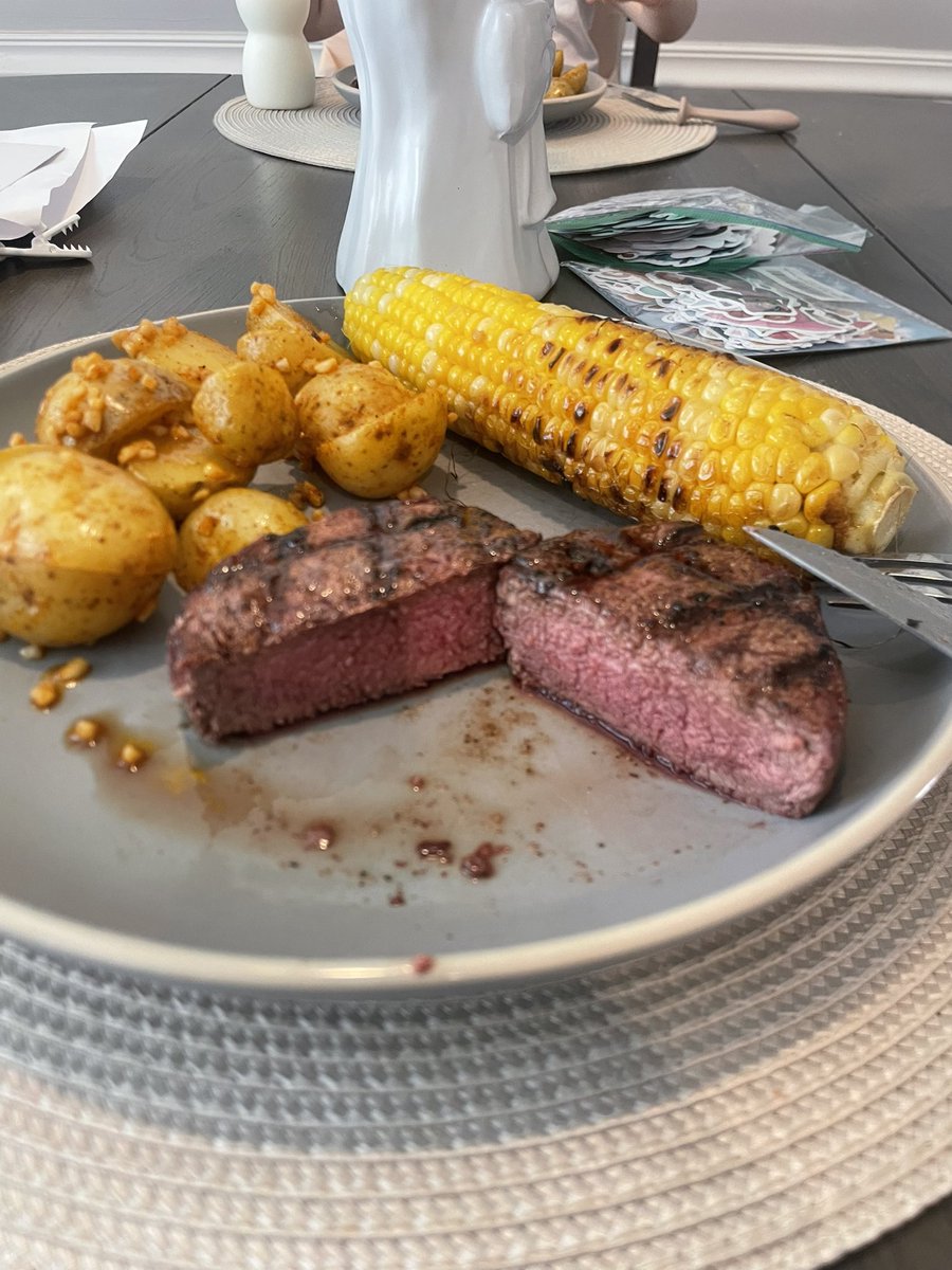 Hey <a href="/TommyQuinlan_IV/">Quinnie Cakes</a> this is how you grill a steak.