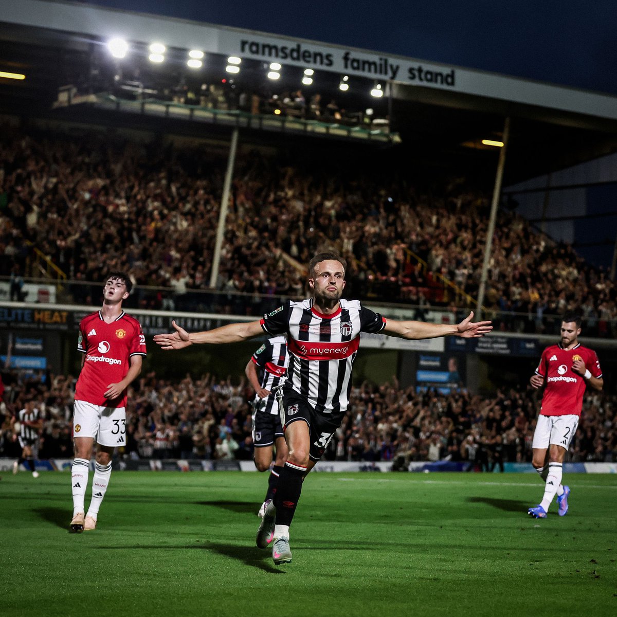 GRIMSBY TOWN SHOCKS MANCHESTER UNITED IN PENALTIES!!!! 🤯 😱
