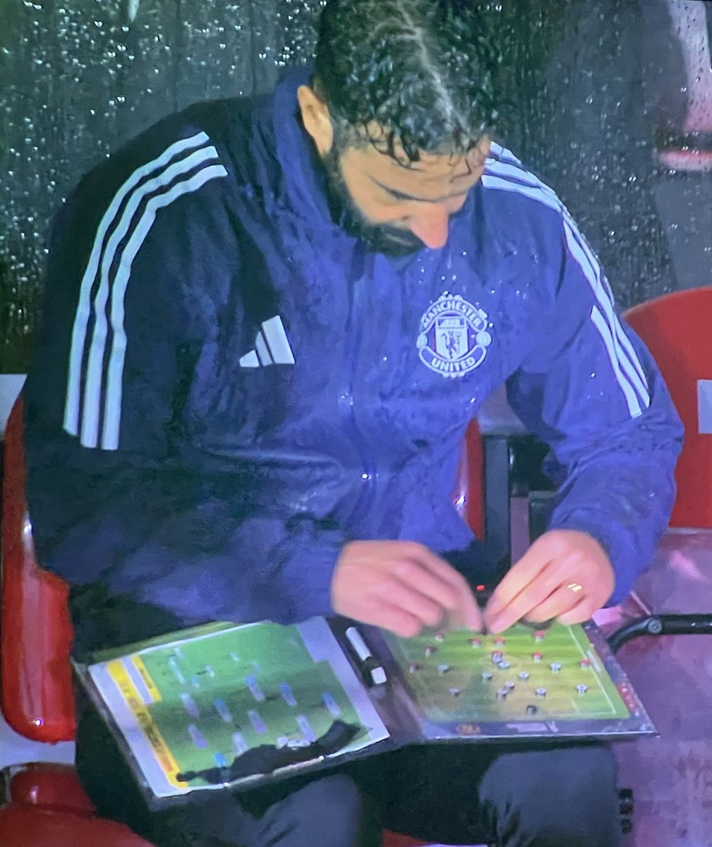 Last season, Bryan Mbeumo and Matheus Cunha were statistically the most efficient finishers in the Premier League.

Tonight they both missed penalties against L2 Grimsby Town.

Welcome to Manchester United, lads. 🙃