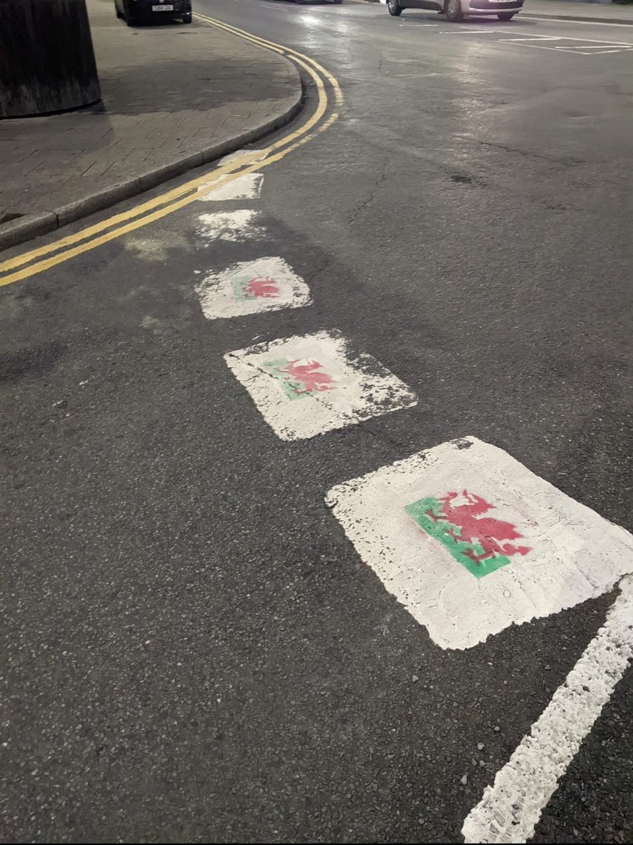What is this sorcery! 😂 
Go on Wales 🫡🏴󠁧󠁢󠁷󠁬󠁳󠁿
#RaiseTheColours