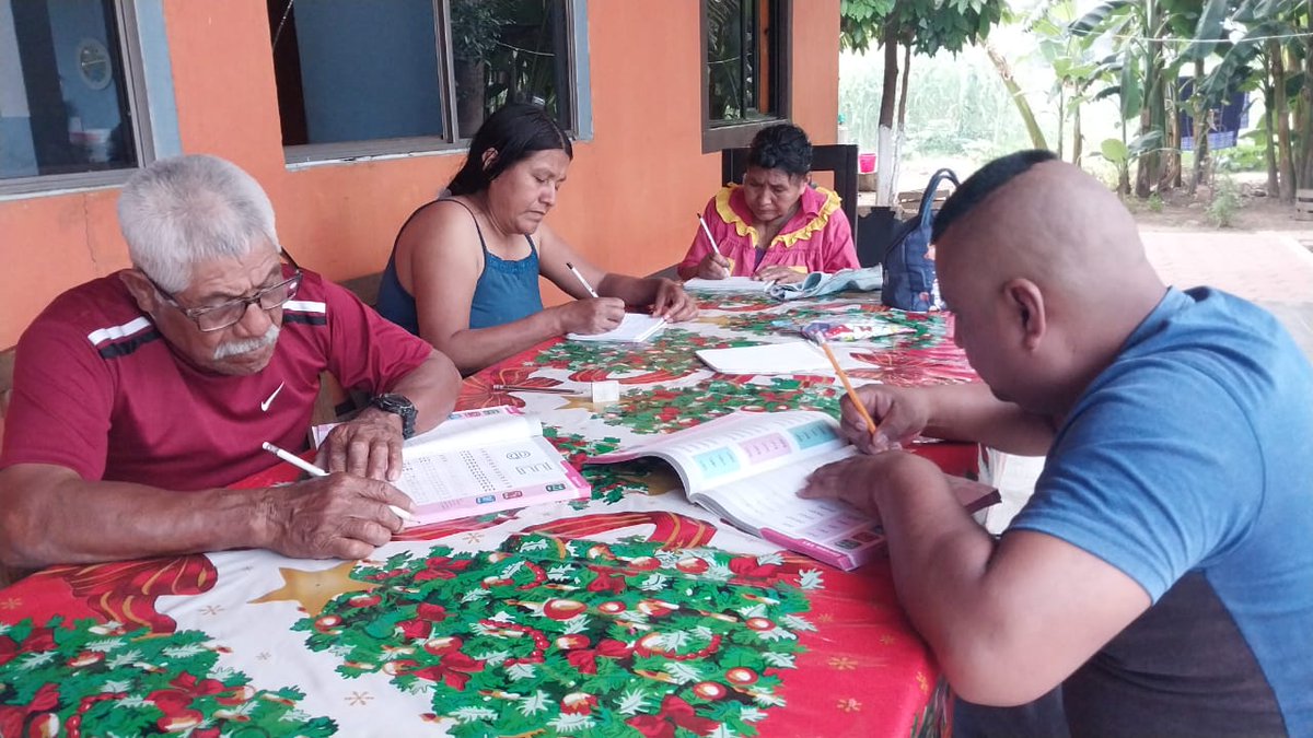 Tú, al igual que nuestras educandas y educandos de la microrregión 02 Zimatlán, también puedes concluir tu primaria, secundaria o aprender a leer y escribir; y recibir un certificado con validez oficial
¡Decídete hoy!
Más información al  951 502 14 90 Ext. 531
<a href="/salomonj/">Salomón Jara Cruz</a>