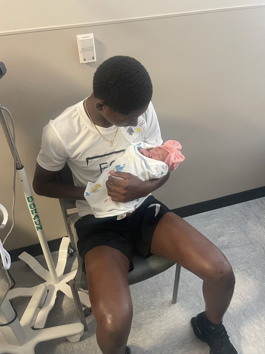 My baby sister is finally here. Welcome to the crew Josie Mahri Marshall #Blessed 🙏🏾