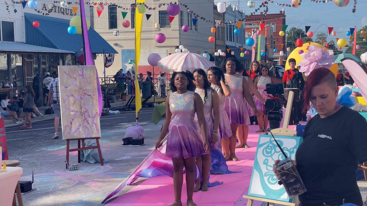 On set with <a href="/Crayola/">Crayola</a>!