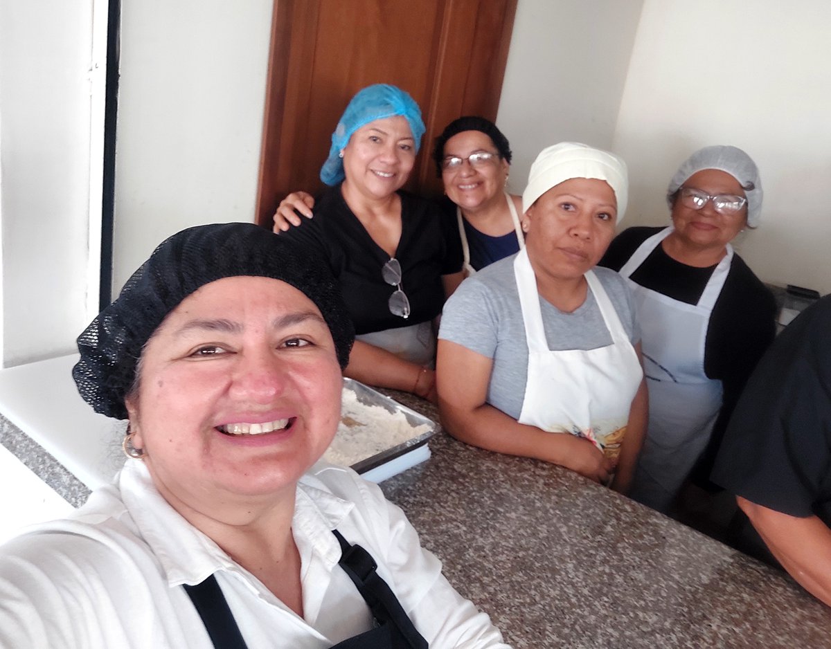 Lorgia Vega (@lorgiavega) on Twitter photo En el taller del proyecto #PatrimonioAlimentario de <a href="/Vinculos_Espol/">Decanato de Vinculación</a> el pan morreño, de horno de leña, es transformado en apanadura para darle un toque crugiente a los camarones. Un ingrediente que guarda la tradición y el sabor de esta localidad. En el taller del proyecto #PatrimonioAlimentario de <a href="/Vinculos_Espol/">Decanato de Vinculación</a> el pan morreño, de horno de leña, es transformado en apanadura para darle un toque crugiente a los camarones. Un ingrediente que guarda la tradición y el sabor de esta localidad.