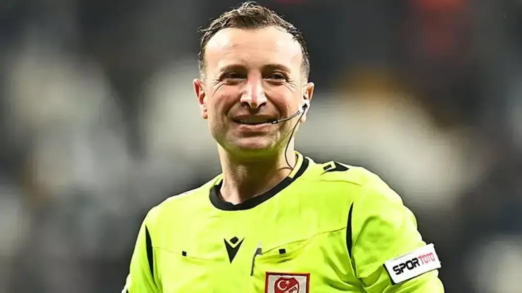 Fenerbahçe'nin uefa avrupa ligi maçları için yerli hakem talebinde bulunacağı iddia ediliyor.

#BENvFB