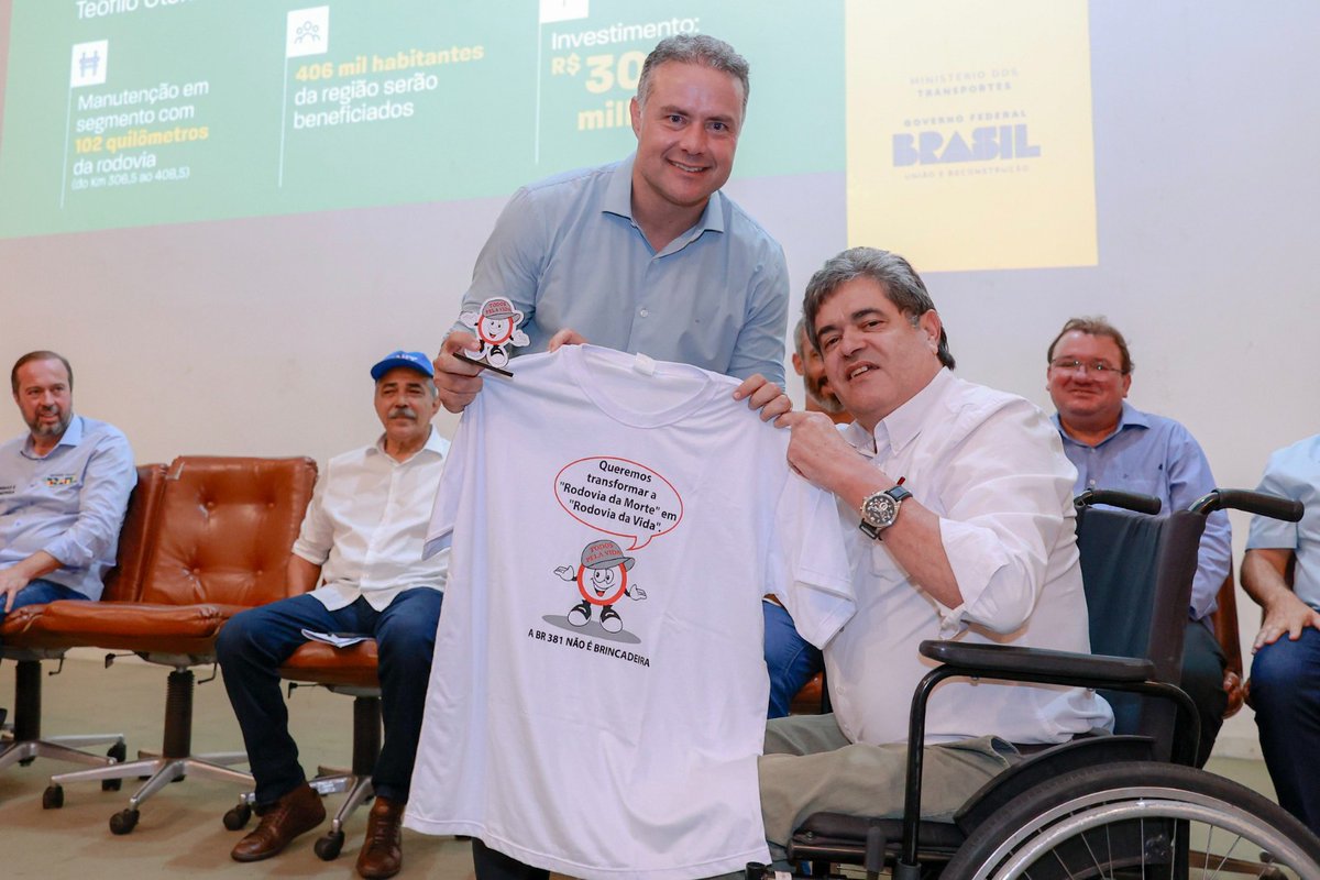 RenanFilho_'s tweet image. Quando o Clésio, coordenador do movimento Pró-Vidas da BR-381, me entregou essa camisa, senti o peso da responsabilidade que o presidente @lulaoficial confiava a mim: transformar a BR-381/MG, marcada por tanto sofrimento, numa rodovia da vida.

De lá pra cá, cada passo foi dado…