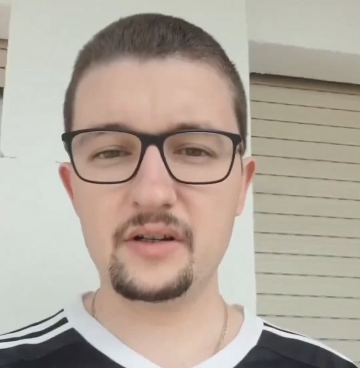 TouchlineX's tweet photo. This Manchester United fan said he won't cut his hair until they win 5 games in a row! 😂 https://t.co/72fMb4mqy4