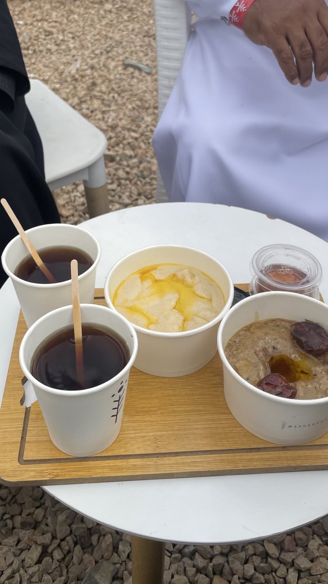 لقياك لو كلّف عُمر 
         والله 
ماااااااااااا أملَه🤍✨.