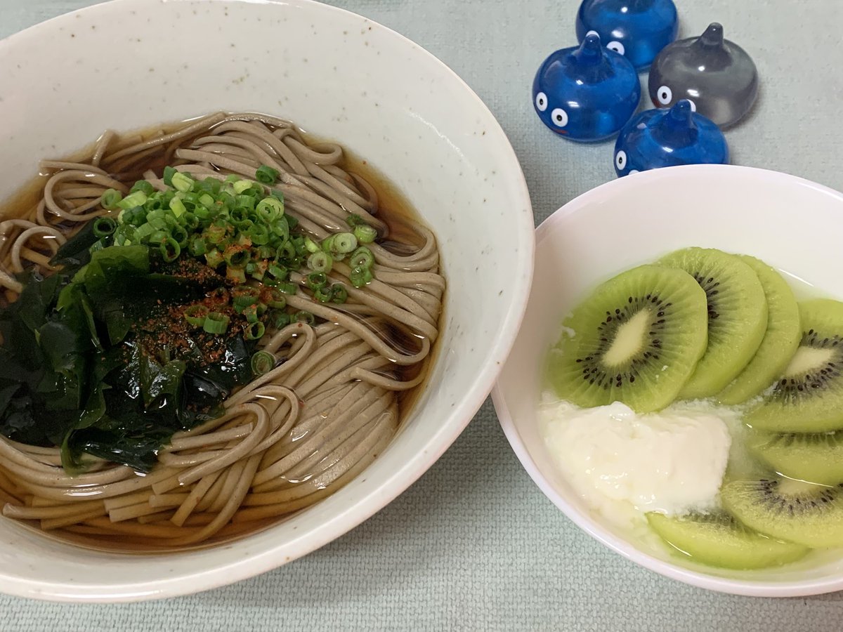 おはようございます！

わかめ蕎麦
ヨーグルト
グリーンキウイ🥝

食べました

#朝ごはん