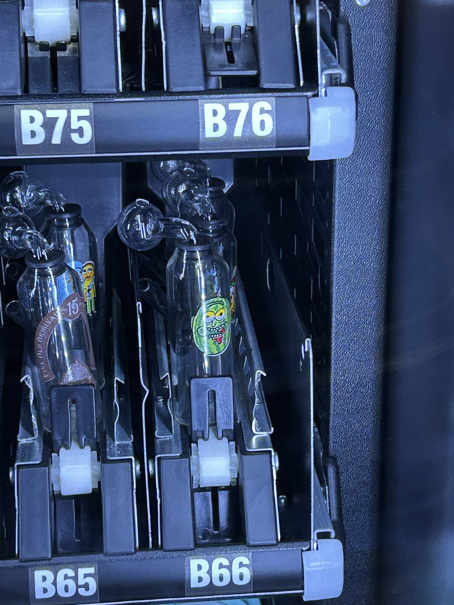jjamarbles's tweet photo. vending machine got pickle rick crack pipe https://t.co/7leIJKqj6b
