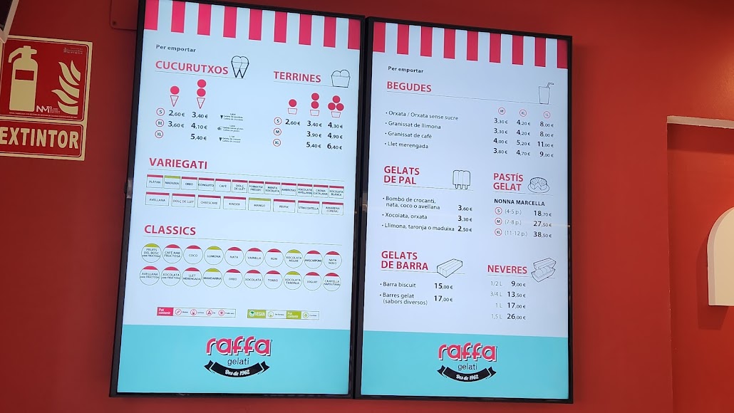 miqu3lm0la's tweet image. Dalt de tot de la Rambla Nova de Tarragona, entre bars per a turistes que ignoren les lleis que protegeixen el català, Raffa Gelati resisteix amb tots els rètols i l'atenció en la llengua del país.

Un exemple de dignitat que aguanta el pas dels anys.

🍦👏 #Respecte