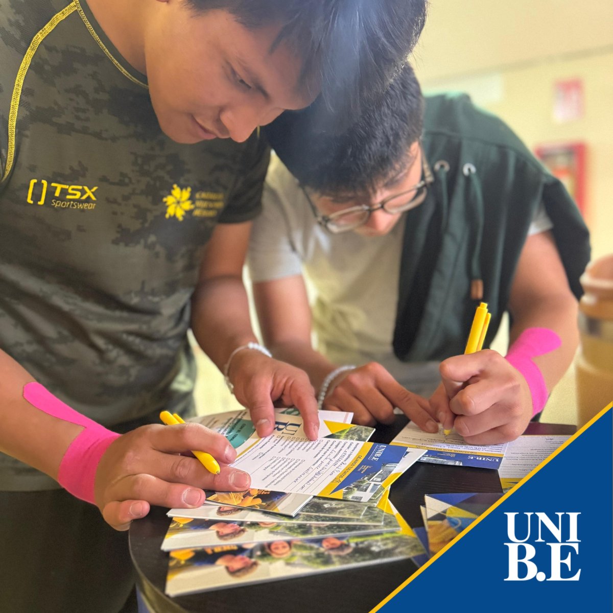 La UNIB.E estuvo presente en el Instituto Tecnoecuatoriano, fortaleciendo nuestro convenio institucional y compartiendo información clave sobre los procesos de homologación académica. 💛💙

#ConveniosUNIBE #HomologacionesUNIBE #EducaciónDeCalidad
#FuturoProfesional #UNIBE