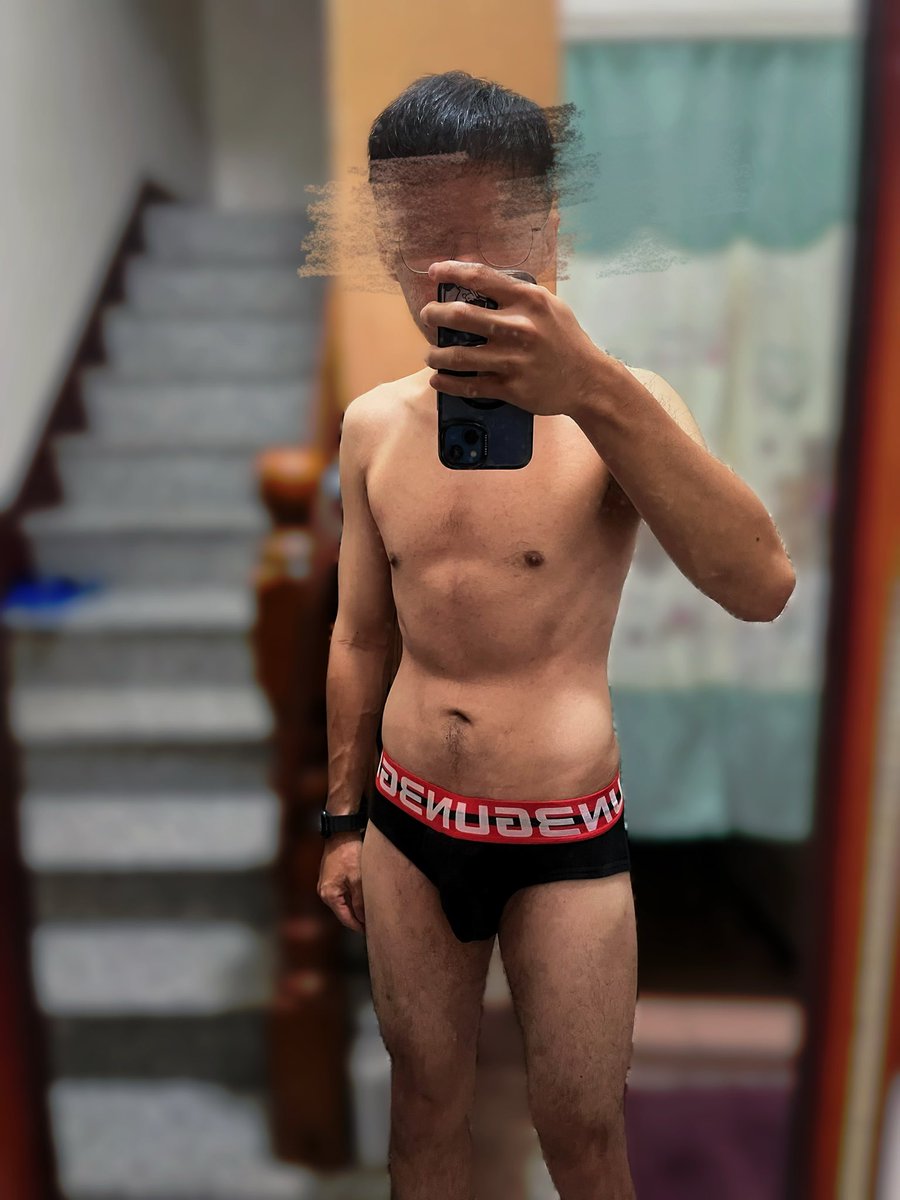 今天練腹肌摸得出來看不出來🥹