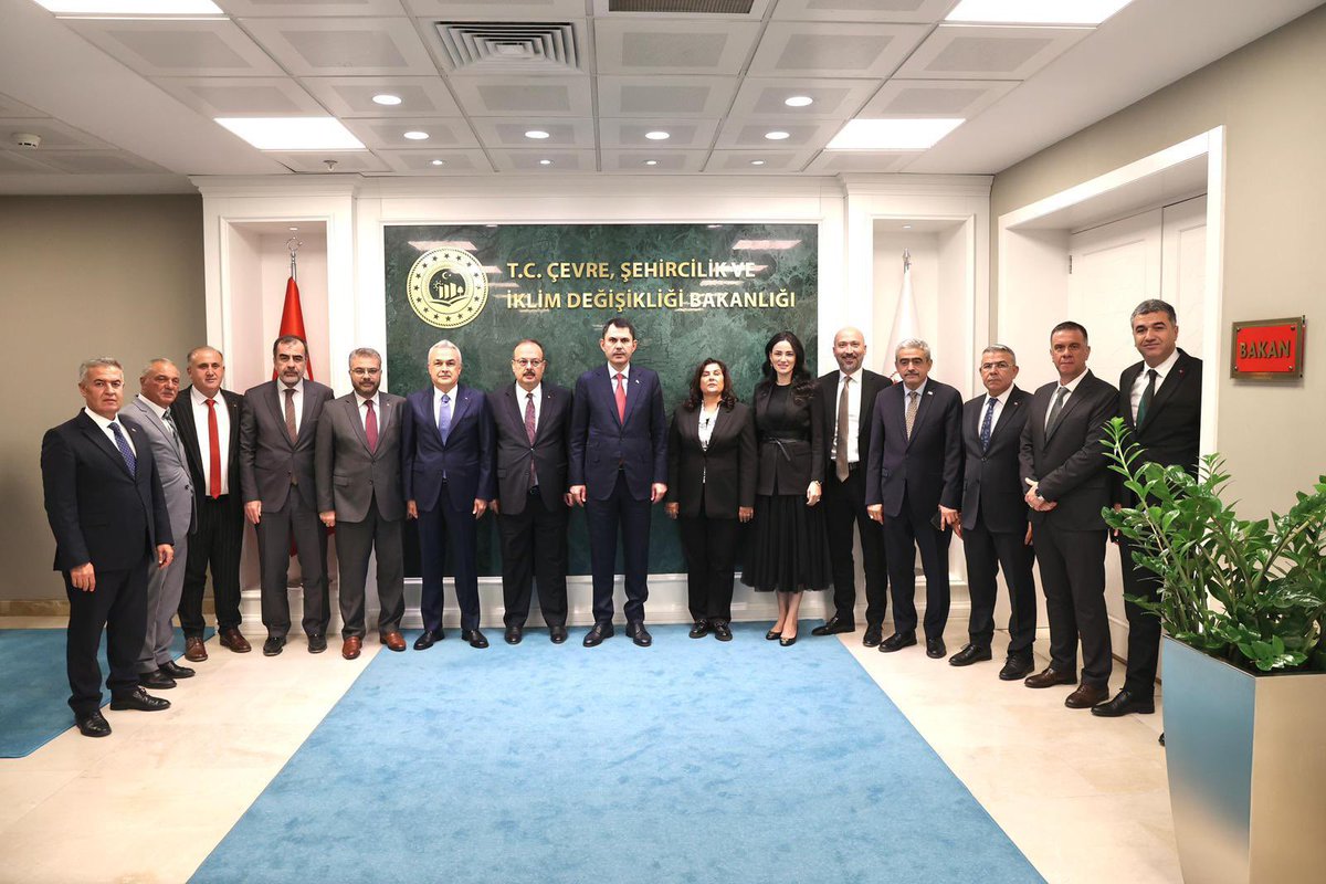 OZLEM_CERCIOGLU's tweet photo. Çevre, Şehircilik ve İklim Değişikliği Bakanımız Sn. Murat Kurum’u; Aydın Valimiz Sn. Yakup Canbolat, AK Parti Aydın İl Başkanımız Sn. Mehmet Erdem, MHP Aydın İl Başkanımız Sn. Haluk Alıcık, AK Parti Aydın Milletvekillerimiz; Sn. Seda Sarıbaş, Sn. Mustafa Savaş, Sn. Ömer Özmen, Söke Belediye Başkanımız Sn. Mustafa İberya Arıkan, İncirliova Belediye Başkanımız Sn. Aytekin Kaya, Köşk Belediye Başkanımız Sn. Nuri Güler, Sultanhisar Belediye Başkanımız Sn. Osman Yıldırımkaya, Buharkent Belediye Başkanımız Sn. Mehmet Erol, Yenipazar Belediye Başkanımız Sn. Malik Ercan ve Karpuzlu Belediye Başkanımız Sn. Hilmi Dönmez ile birlikte ziyaret ettik. 

Aydın’ımıza yapacağımız hizmetleri ve yatırımları konuştuk. Kentsel dönüşüm ve altyapı çalışmaları gibi pek çok farklı konuda görüşme gerçekleştirdik. Yeni projelerimizi hızla hayata geçireceğiz.

Nazik misafirperverliklerinden dolayı Sayın Bakanımıza teşekkür ediyoruz.

@murat_kurum 
@csbgovtr