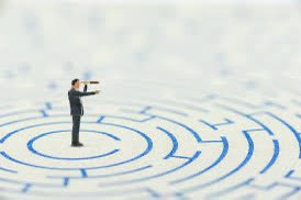 التحديات تصنع منك الشخص الذي يستحق أهدافه.