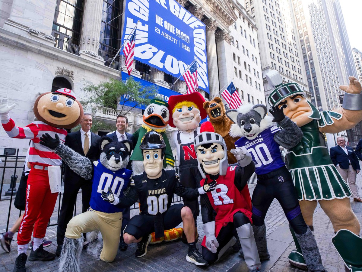 NYSE's tweet photo. Give Blood. Save Lives. 

@AbbottNews and the @bigten have launched the 'We Give Blood' drive — a nationwide competition among all 18 Big Ten schools to see which can donate the most blood. $ABT

Sign up to donate at https://t.co/3XuuokNx5t ❤️ https://t.co/AFq1c3PUF3