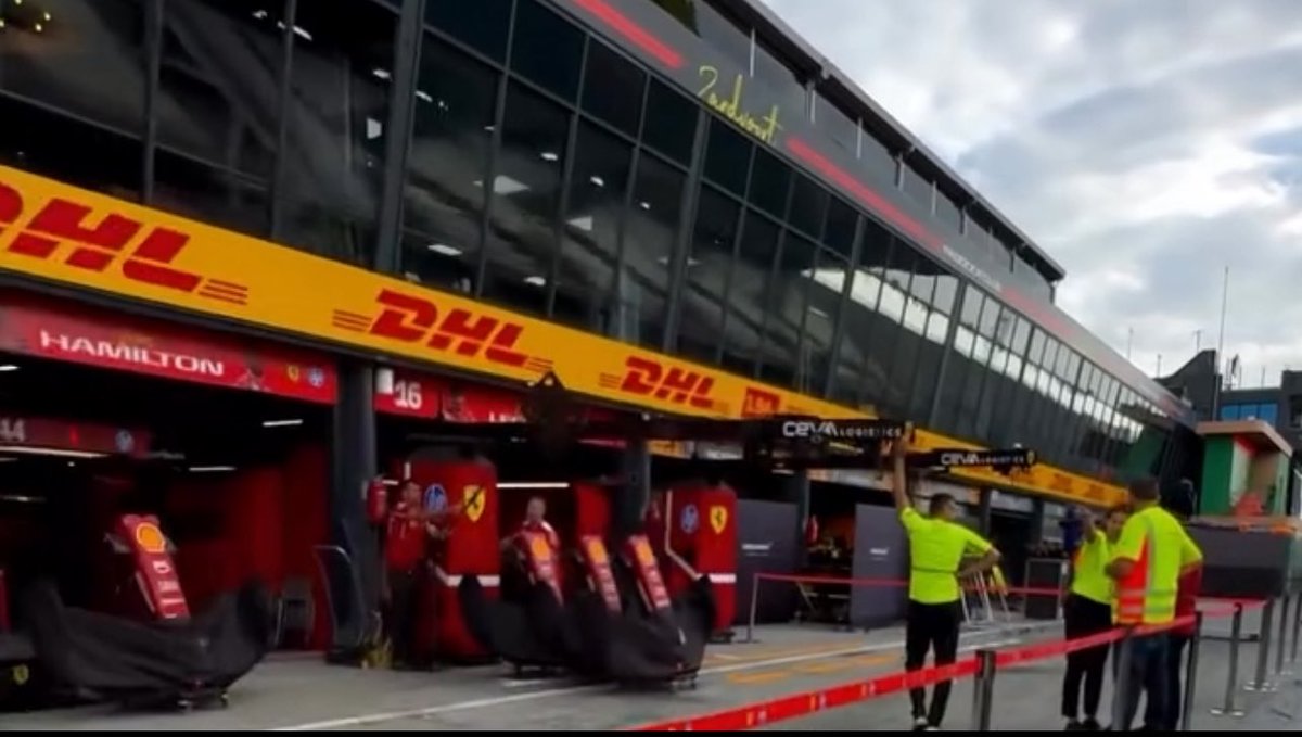 robertofunoat's tweet photo. Ali anteriori della SF-25 nella pitlane di Zandvoort gelosamente protette. #F1 #DuthGP #Ferrari #FrontWing https://t.co/F8jzBiSLTR
