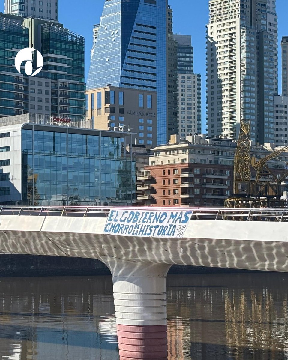 eldestapeweb's tweet photo. 📢"Con la plata de los discapacitados no se jode"

➡️La Ciudad Autónoma de Buenos Aires amaneció con carteles en contra del Gobierno Nacional en relación al escándalo de las supuesta coimas que involucran a la secretaria general de la Presidencia Karina Milei.