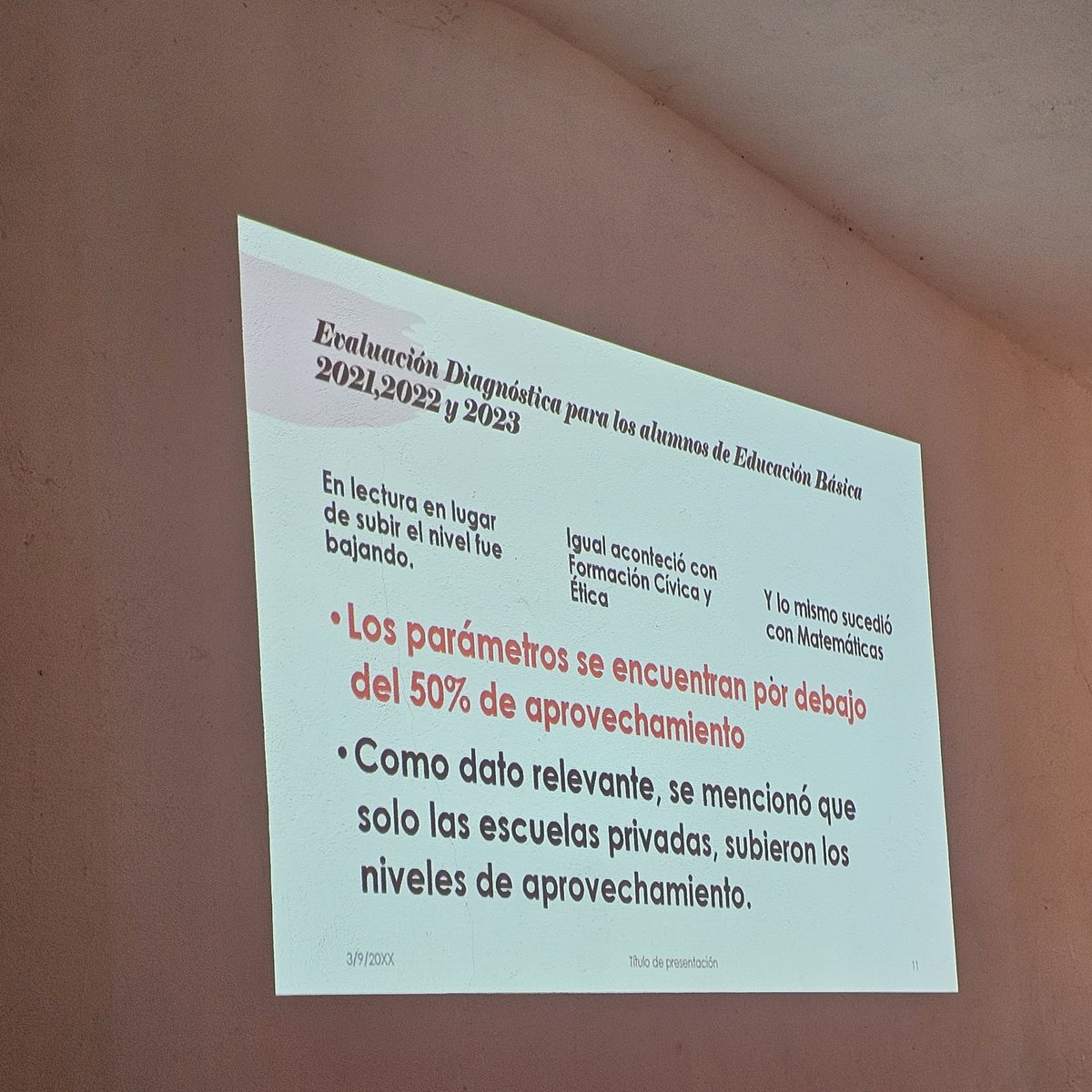 ¿Será por qué tienen un libro de matemáticas?