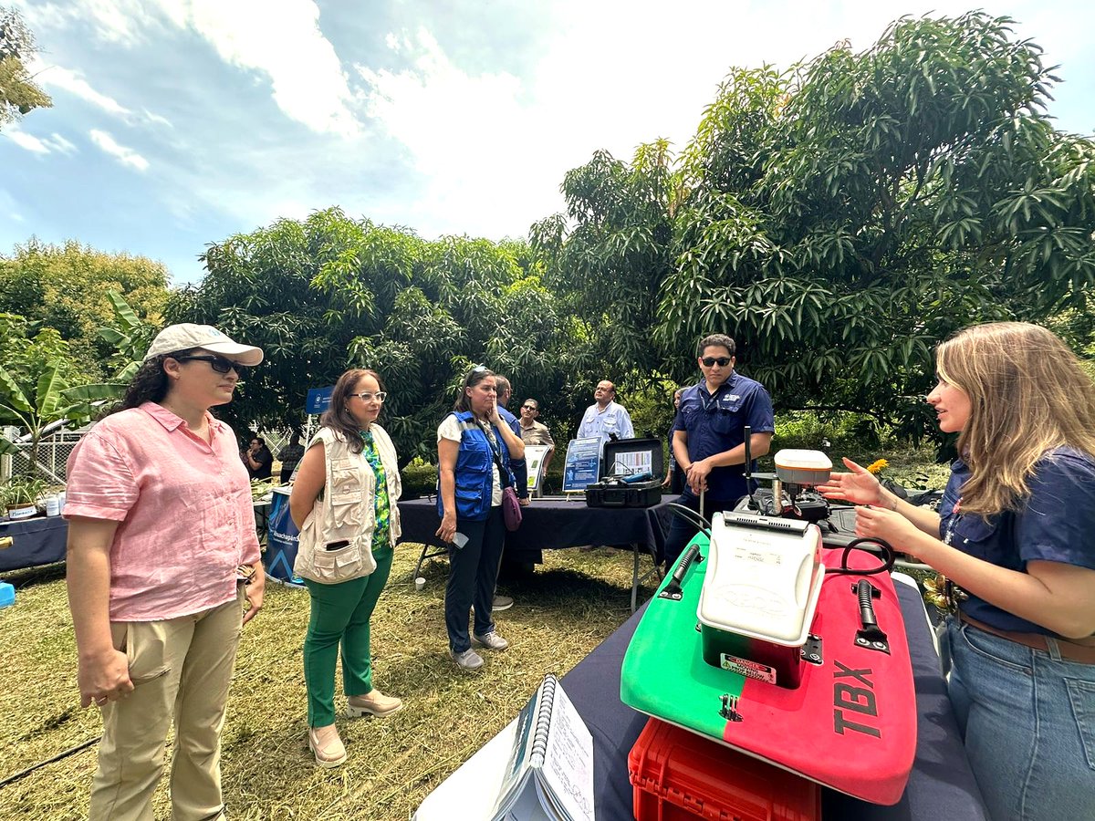 ✅ Las estaciones son administradas por el <a href="/MedioAmbienteSV/">Ministerio de Medio Ambiente</a> y se integran al monitoreo de la Dirección General del Observatorio Ambiental, proporcionando datos en tiempo real para anticipar tormentas, sequías e inundaciones en la zona occidental del país. #Resiliencia