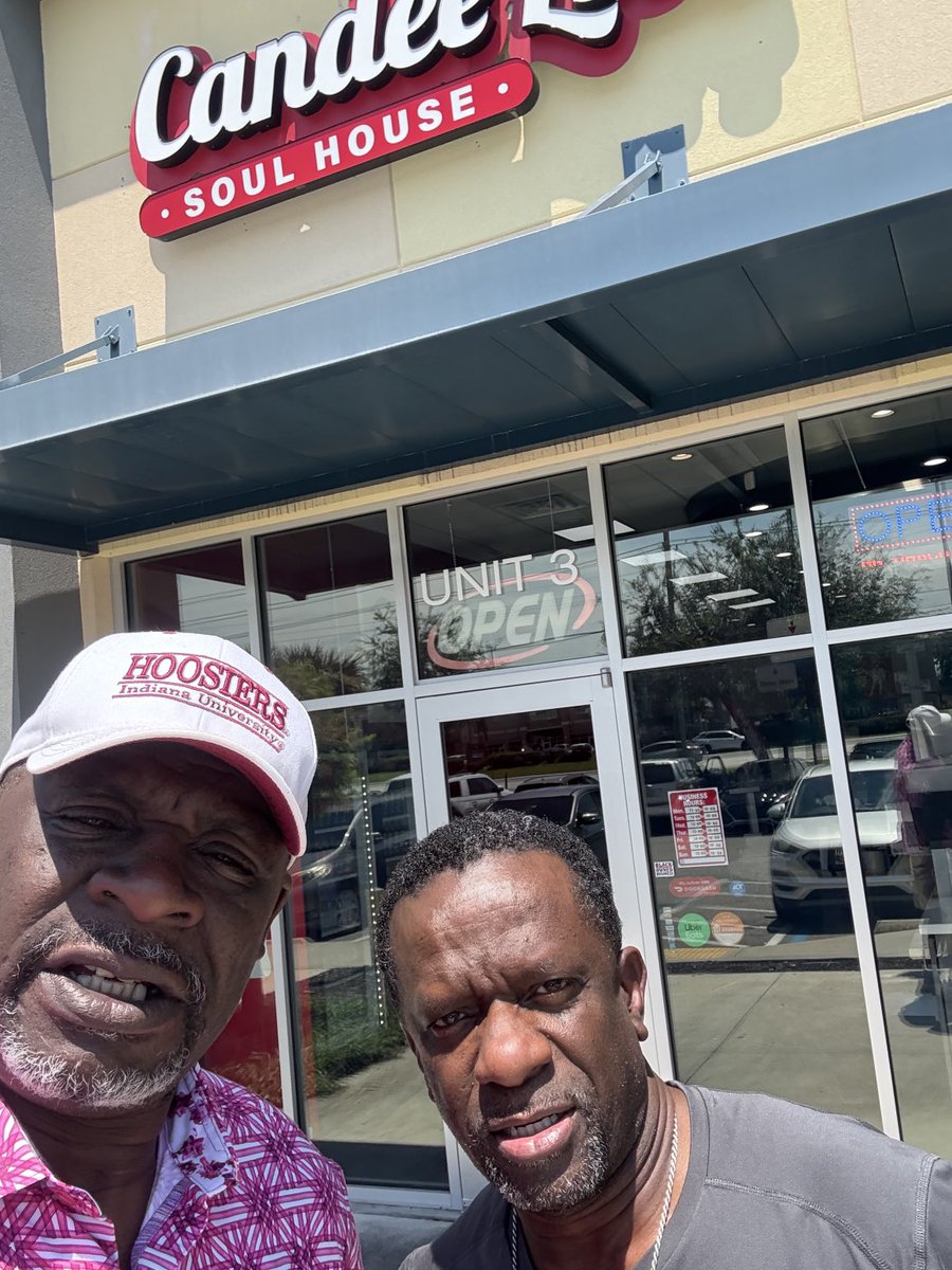 2 FELLWOOD HOMES LEGENDS!!! RONALD DOC JACKSON ONE OF THE FIRST GUYS I KNOW THAT WENT TO COLLEGE AND GRADUATED FROM THE PROJECTS WE GREW UP IN!!! YOUR INSPIRATION CAN BE RIGHT BEFORE YOUR EYES IF YOU LOOK CAREFULLY!!!  THX BRO.