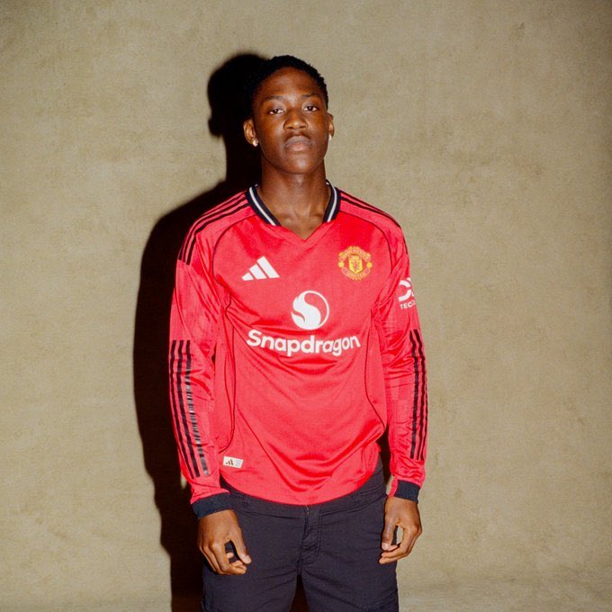 Man Utd XI vs. Grimsby (3-4-2-1): Onana; Fredricson, Maguire, Heaven; Dalot, Mainoo, Ugarte, Dorgu; Amad, Cunha; Sesko 

What a team. 🤩