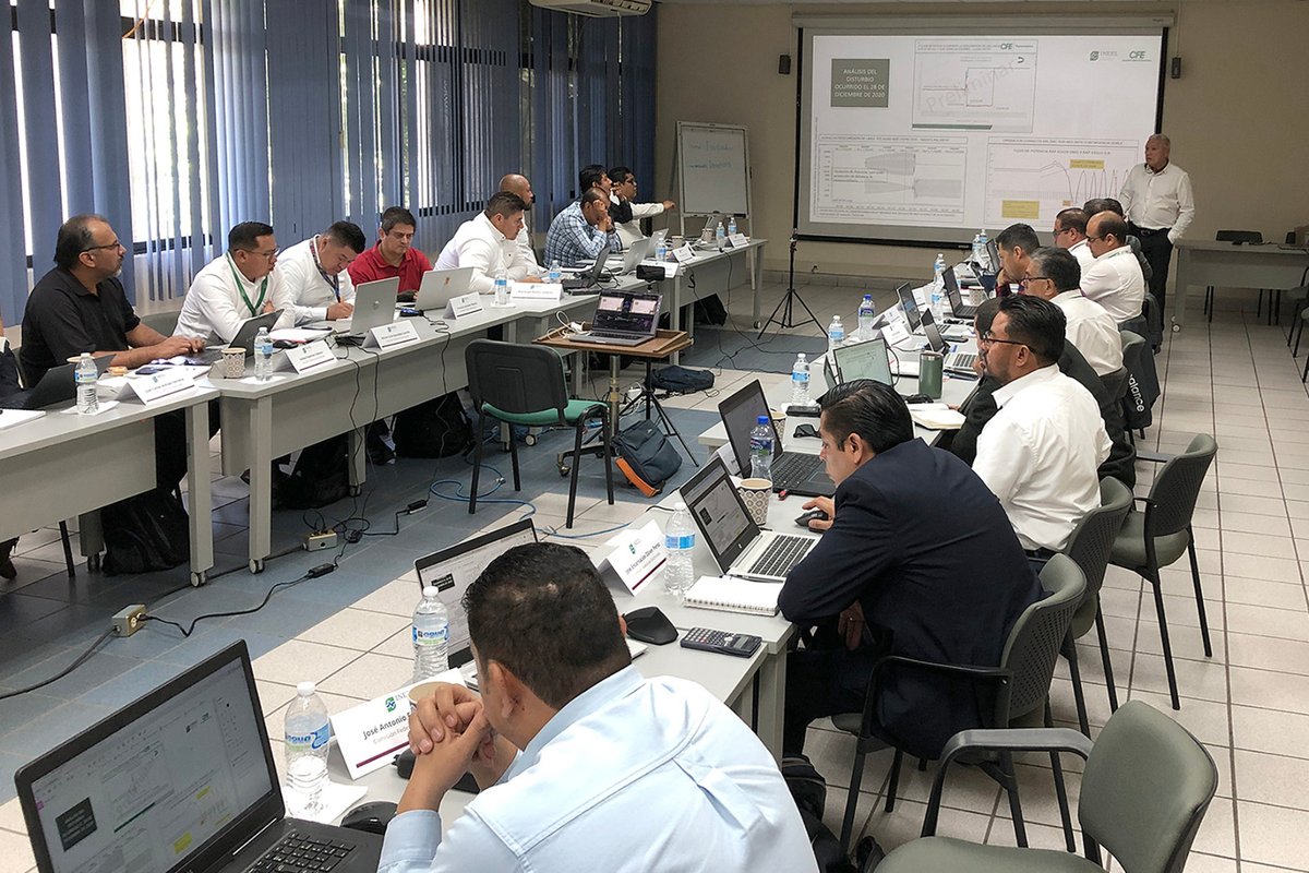 Ha iniciado en el INEEL el "Diplomado en Líneas de transmisión de energía eléctrica". Módulo 1: Análisis de sistemas eléctricos de potencia. Impartido para personal de CFE,  del 25 al 29 de agosto de 2025. Más información: maribel.galeana@ineel.mx