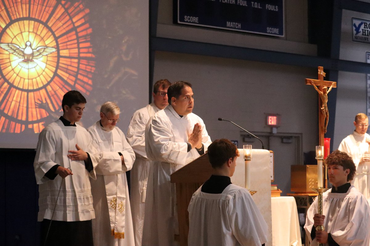 The Rockhurst community gathered for the first all-school Mass of the 2025-26 academic year this morning.
(1/3)