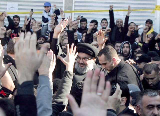 يُحبُّهم ويُحِبِّونَهُ.