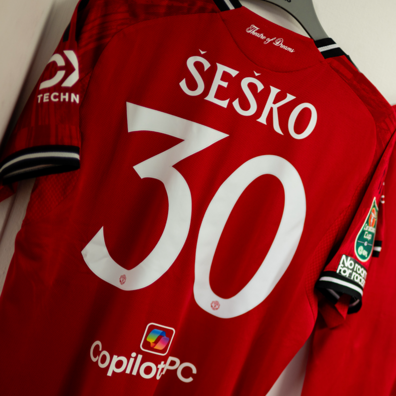 ManUtd's tweet photo. Sesko's first start in red 👊