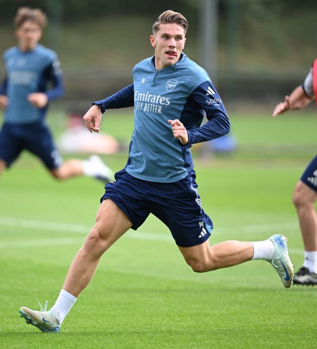 Viktor Gyökeres in Arsenal training ahead of the trip to Liverpool
