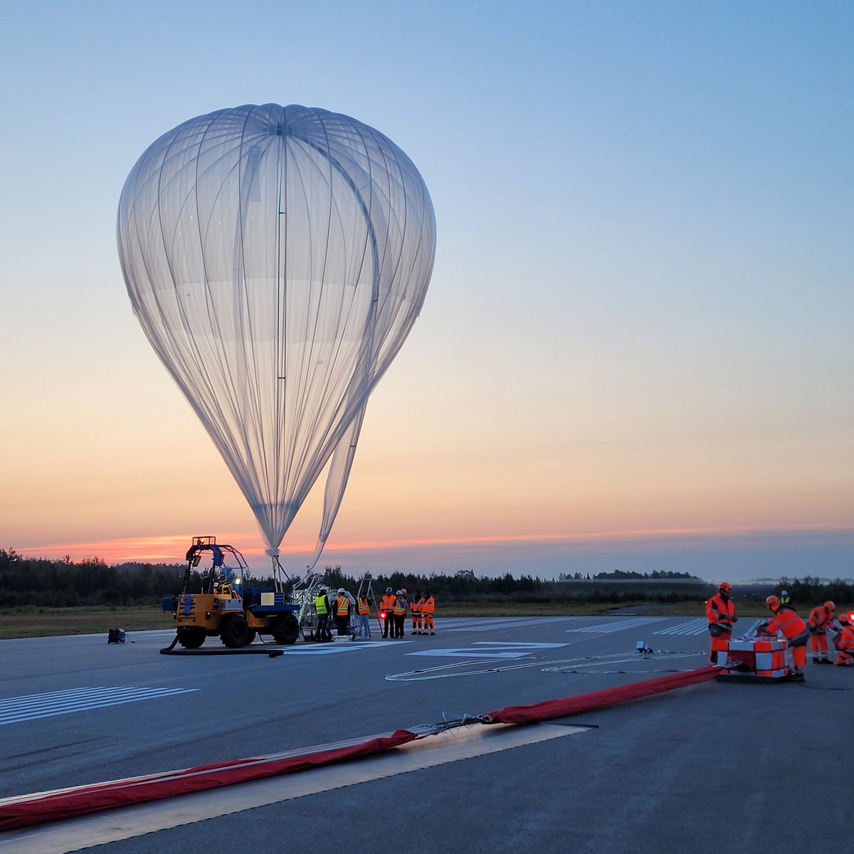 Stratospheric balloons offer a smart way to test space tech before going to orbit. They’re up to 40x cheaper than satellites, allow for faster timelines, and give researchers quick access to data.

🔗 asc-csa.gc.ca/eng/sciences/b…

📷: CSA