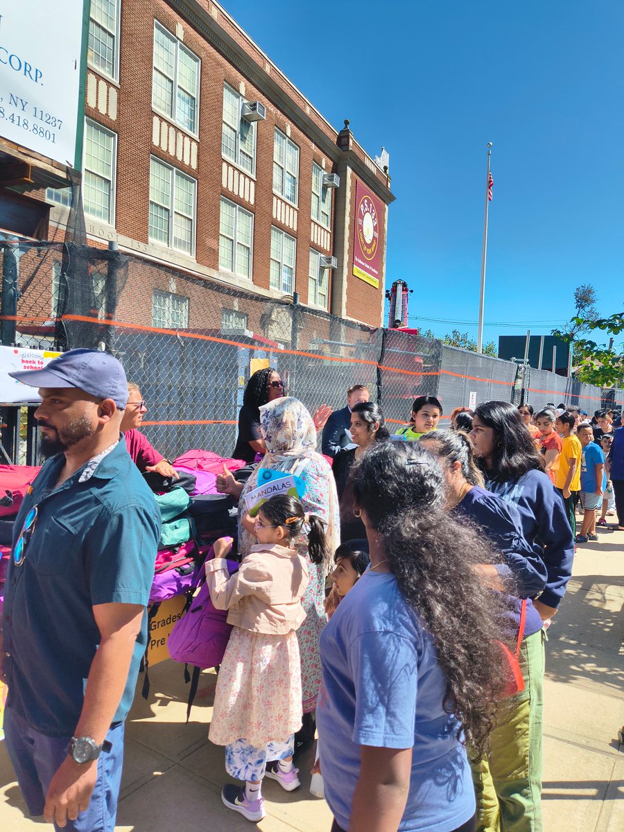 JCRC of New York (@jcrcny) on Twitter photo Yesterday, we joined <a href="/CMLindaLee/">Council Member Linda Lee</a> at <a href="/PS133Q/">P.S. 133 - The Bellerose School of Excellence</a> in Bellerose, Queens to give away 300 backpacks! 🎒
JCRC-NY is proud to:
– Support students
– Engage our diverse Bellerose community
– Build strong ties with NYC leaders
#BackToSchool #BelleroseQueens #JCRCNY #LindaLee Yesterday, we joined <a href="/CMLindaLee/">Council Member Linda Lee</a> at <a href="/PS133Q/">P.S. 133 - The Bellerose School of Excellence</a> in Bellerose, Queens to give away 300 backpacks! 🎒
JCRC-NY is proud to:
– Support students
– Engage our diverse Bellerose community
– Build strong ties with NYC leaders
#BackToSchool #BelleroseQueens #JCRCNY #LindaLee
