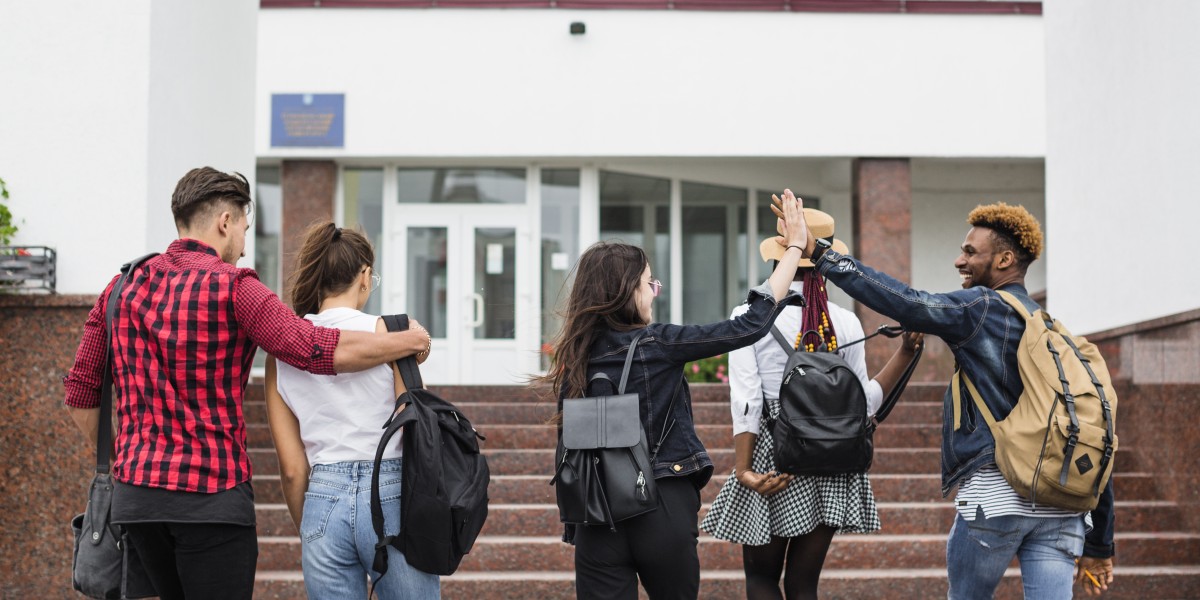 Crise no alojamento estudantil: Proprietários prontos a arrendar mais, mas exigem incentivos e proteção do Estado
Por: oRegiões
...
Os proprietários de imóveis mostram-se disponíveis para colocar mais casas no mercado de arrendamento destinado a estudantes do ensino ...