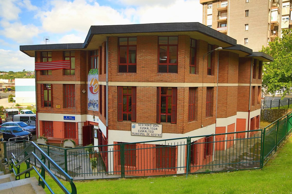 Euskara ikastaro trinkoak Udal Euskaltegian irailean.
Informazio gehiago:
☎️ 94 496 09 27
📧 udaleuskaltegia@sestao.eus

Cursos intensivos de euskera en el Euskaltegi Municipal en el mes de septiembre.
Más información:
☎️ 94 496 09 27
📧 udaleuskaltegia@sestao.eus