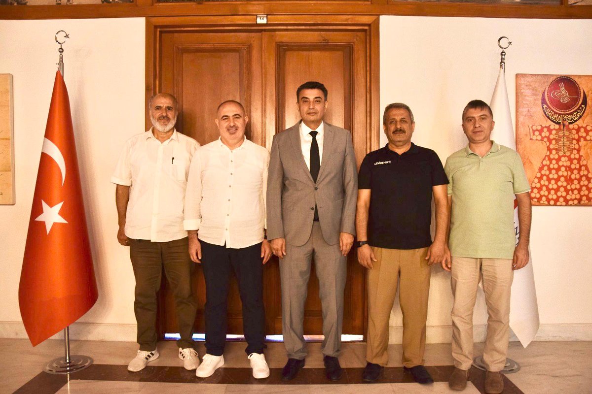 Darıca İlçe Nüfus Müdürü Ekrem KAVAK, Gebze Belediyesi İştirakler Müdürü Hacı KEY, Darıca Belediyesi Muhasebe Birim Sorumlusu Bilal ULUSOY ve Osman DOĞAN, göreve yeni başlayan Kaymakamımız Yüksel KARA'ya hayırlı olsun ziyaretinde bulundular.