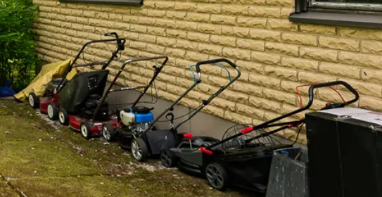 Koko perhe ajaa nurmikkoa yhtä aikaa?