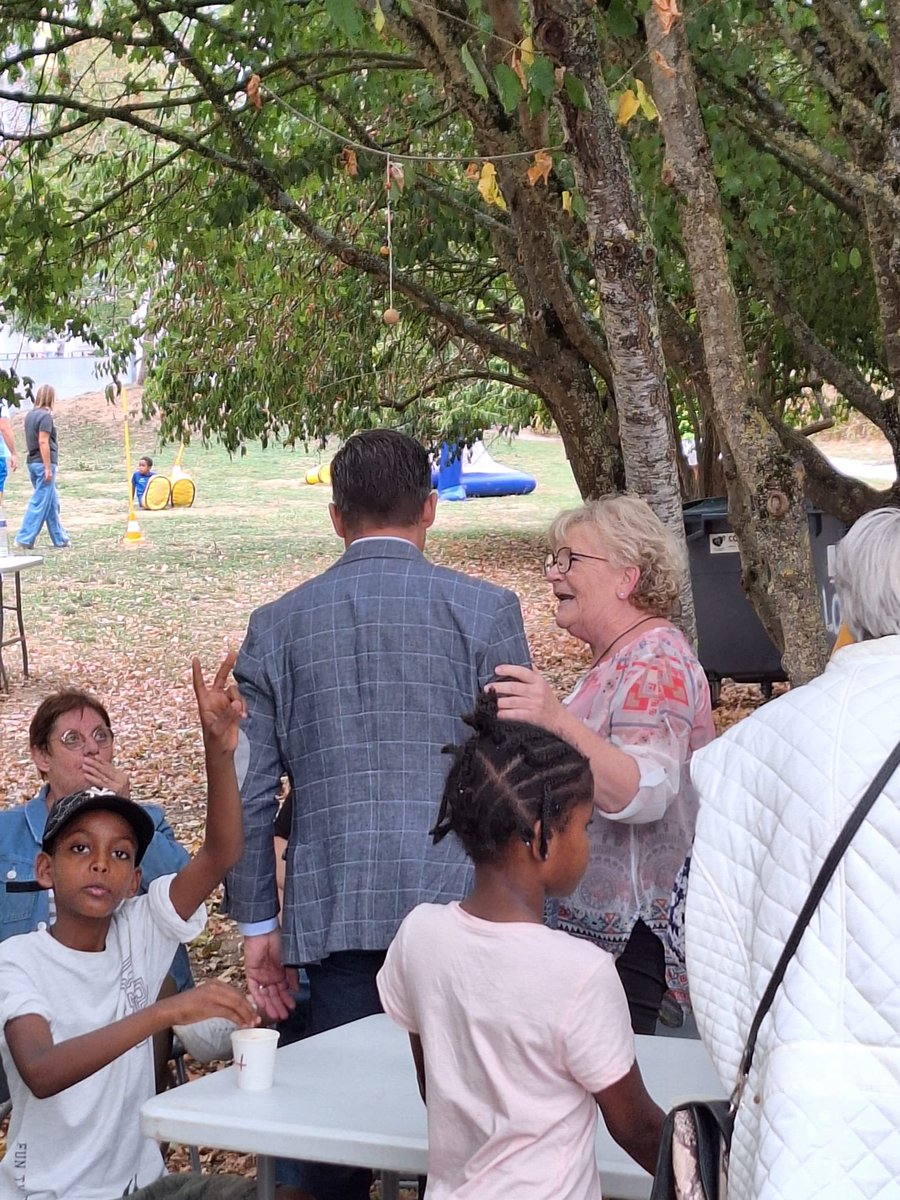 Avant dernier temps parents/enfants du mois à Montreux Ville de Sablé-sur-Sarthe par le Trait d'Union. Merci aux animateurs et aux parents pour ce temps convivial ! 🍿

L'occasion d'accueillir Marie-Elize Tilly,  sous-préfète de La Flèche, pour une rencontre avec le GLEAM, une