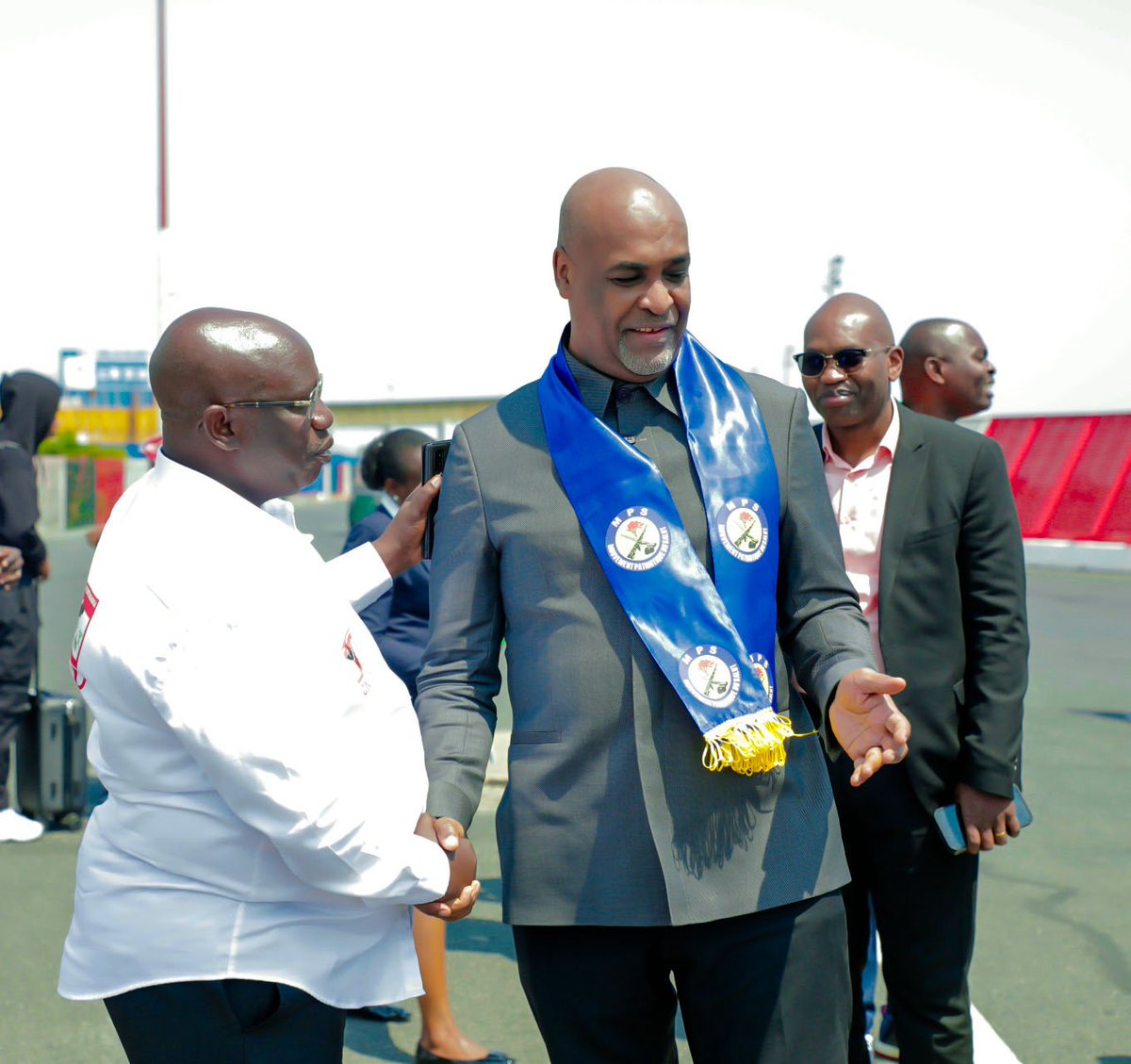 CnddFdd's tweet image. Au moment où le Parti @CnddFdd s’apprête à célébrer le 20ème anniversaire de son leadership au #Burundi, organisé conjointement avec la 9ème édition de l’#ImbonerakureDay, le Secrétaire général adjoint Hon. Cyriaque Nshimirimana a eu l’honneur d’accueillir chaleureusement les…
