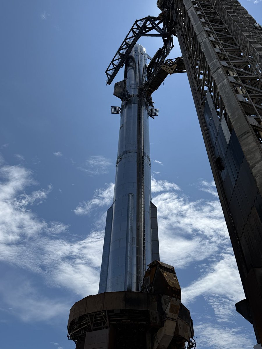 LisaTHuff's tweet image. Starship ready for launch

Get More news 📺: xily.pro/Ixue0
#ElonMusk #Starship