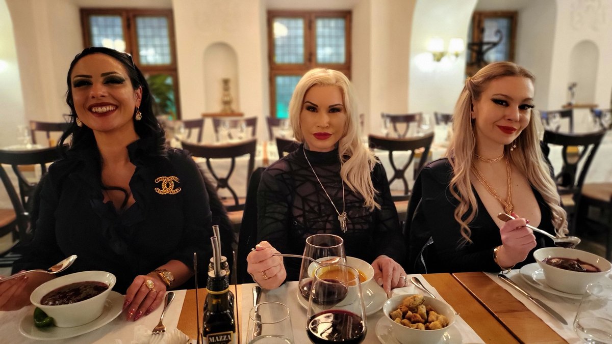Coffee dates and empowerment go hand in hand! Use the #FemDomSummit as an excuse to meet up with old friends over a cup of coffee. Share stories, laughter, and the joy of being amazing women.