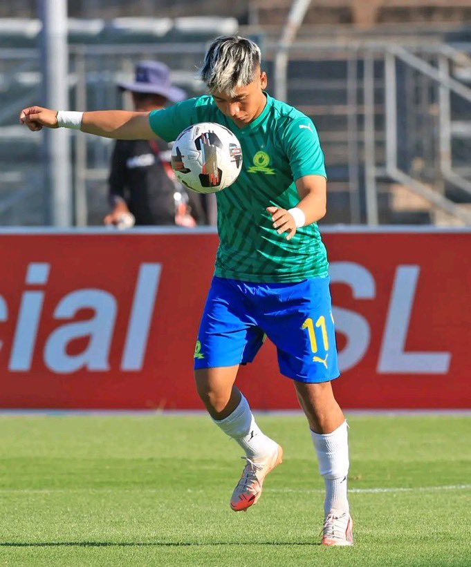 MakhubuSimanga's tweet image. Marcelo Allende doesn’t get enough credit in this #Sundowns setup

The only PSL 8 I’ve seen who plays as a true rotational 8, constantly triggering positional shifts and engineering overloads in key zones