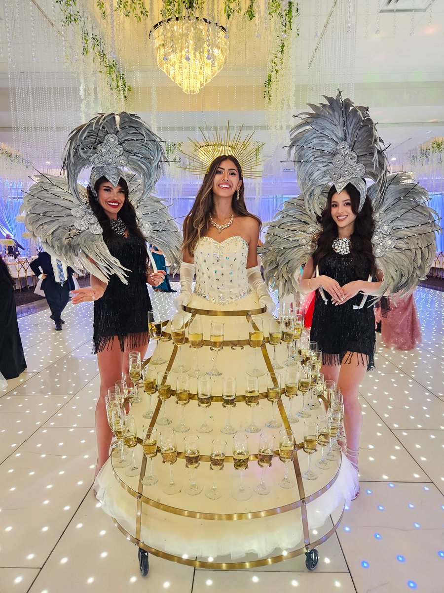 7StoneDetroit's tweet image. All that glitters ✨🍾 Our champagne beauty and two show-stopping showgirls brought the sparkle, the style, and the energy to a private event at @mccbanquethall. Our girls know how to make an entrance! 💃🔥 
.
.

#7StoneManagement #7StoneModels #MichiganModel #DetroitModel
