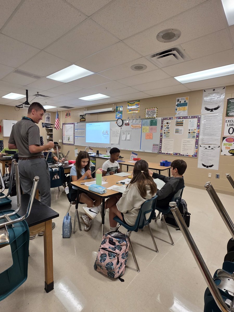 MsMcCracken1's tweet image. Mr. Brandli had students engaged in a cooperative learning activity that allowed students to work independently before sharing responses and coming to a consensus. @rushemiddle #RusheNation #SoaringtoExtraordinary #RavensFueltheFire
