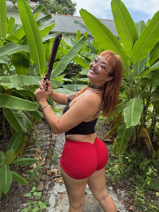 Watch Emma Magnolia's leaked NSFW photo on TwXstars