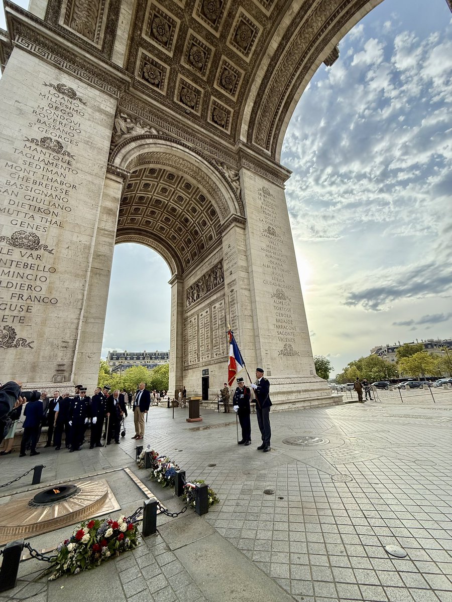Benoît Briatte (@benoit_briatte) on Twitter photo La <a href="/MutuelleMGP/">La MGP - la mutuelle des forces de sécurité</a> était présente, aux côtés du Préfet de Police <a href="/NunezLaurent/">Laurent Nuñez</a> , à la commémoration de la #LibérationDeParis sous l’Arc de Triomphe.
Un moment de mémoire et d’unité pour honorer celles et ceux qui ont rendu la liberté à notre capitale. 🇫🇷 La <a href="/MutuelleMGP/">La MGP - la mutuelle des forces de sécurité</a> était présente, aux côtés du Préfet de Police <a href="/NunezLaurent/">Laurent Nuñez</a> , à la commémoration de la #LibérationDeParis sous l’Arc de Triomphe.
Un moment de mémoire et d’unité pour honorer celles et ceux qui ont rendu la liberté à notre capitale. 🇫🇷