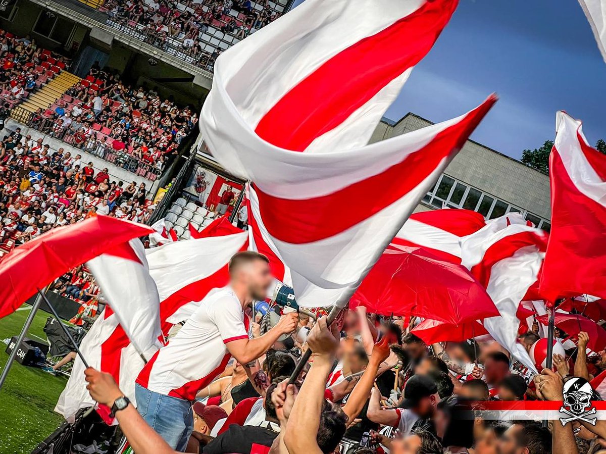 bukaneros92's tweet photo. La del Rayo Matagigantes,
La de los ascensos, 
La del Tamudazo…
O cualquiera de @Vcn1924

¡La que sea, pero mañana ponte la franjirroja, compadre!

#LlevameAlBarrio https://t.co/z5zHRPOeRs