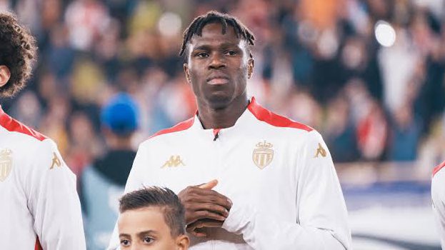 🔥 Wilfried Singo analizi zamanı! Yeni aslan, Galatasaray’a neler katar?

Sağ bek mi stoper mi? Bence %60 sağ bek. Çünkü atletizmini ve fiziğini özgür biçimde ortaya koyacak 1v1 pozisyonları yakalıyor.

Ama Okan Hoca ısrarla Singo’yu istedi ki hem stoper hem sağ bek