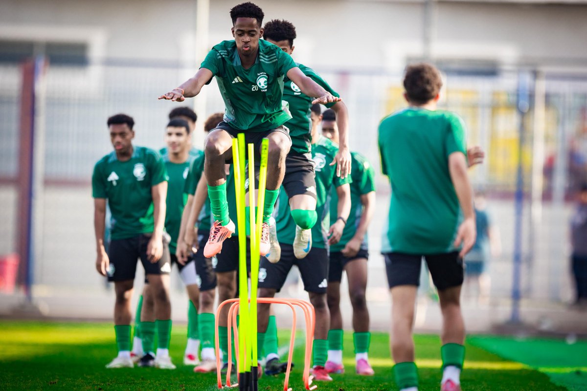 SaudiNT's tweet image. أخضر تحت 17 عامًا يختتم معسكر الطائف ويغادر الى فرنسا📝🔽
🔗 saff.com.sa/news.php?id=38… . 
#معاك_يالأخضر